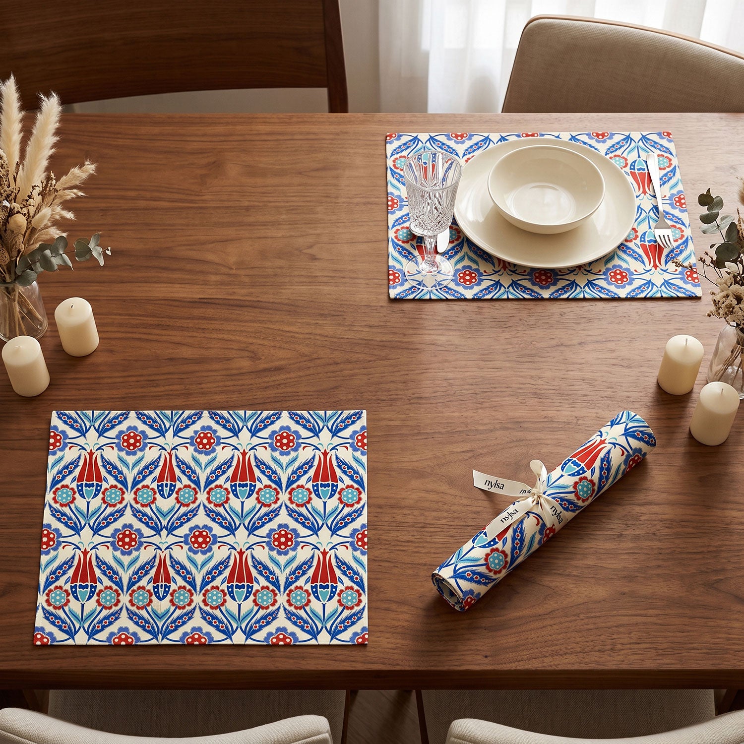 Arabesque dining table mats and placemats by Nylsa