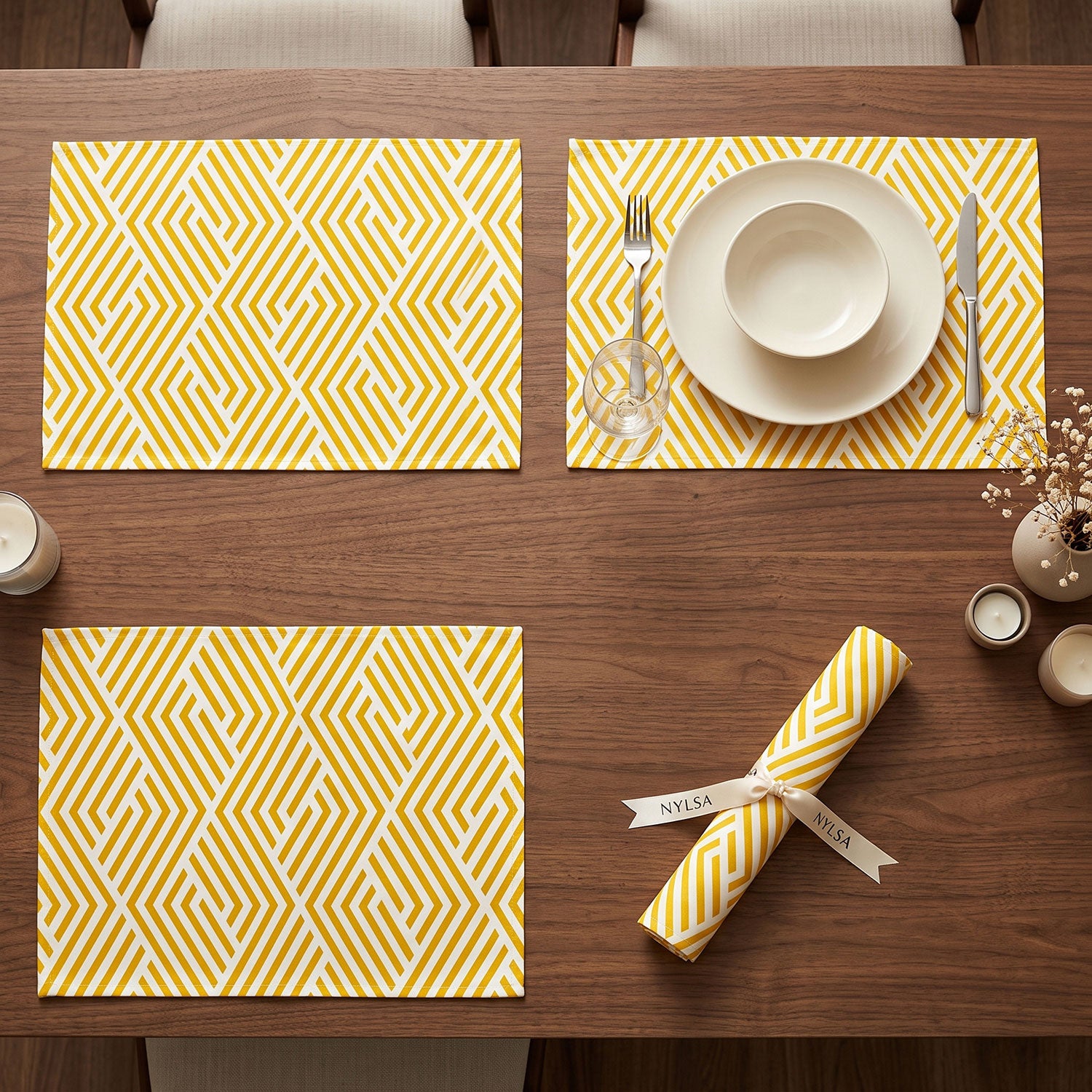 Maze dining table mats and placemats by Nylsa