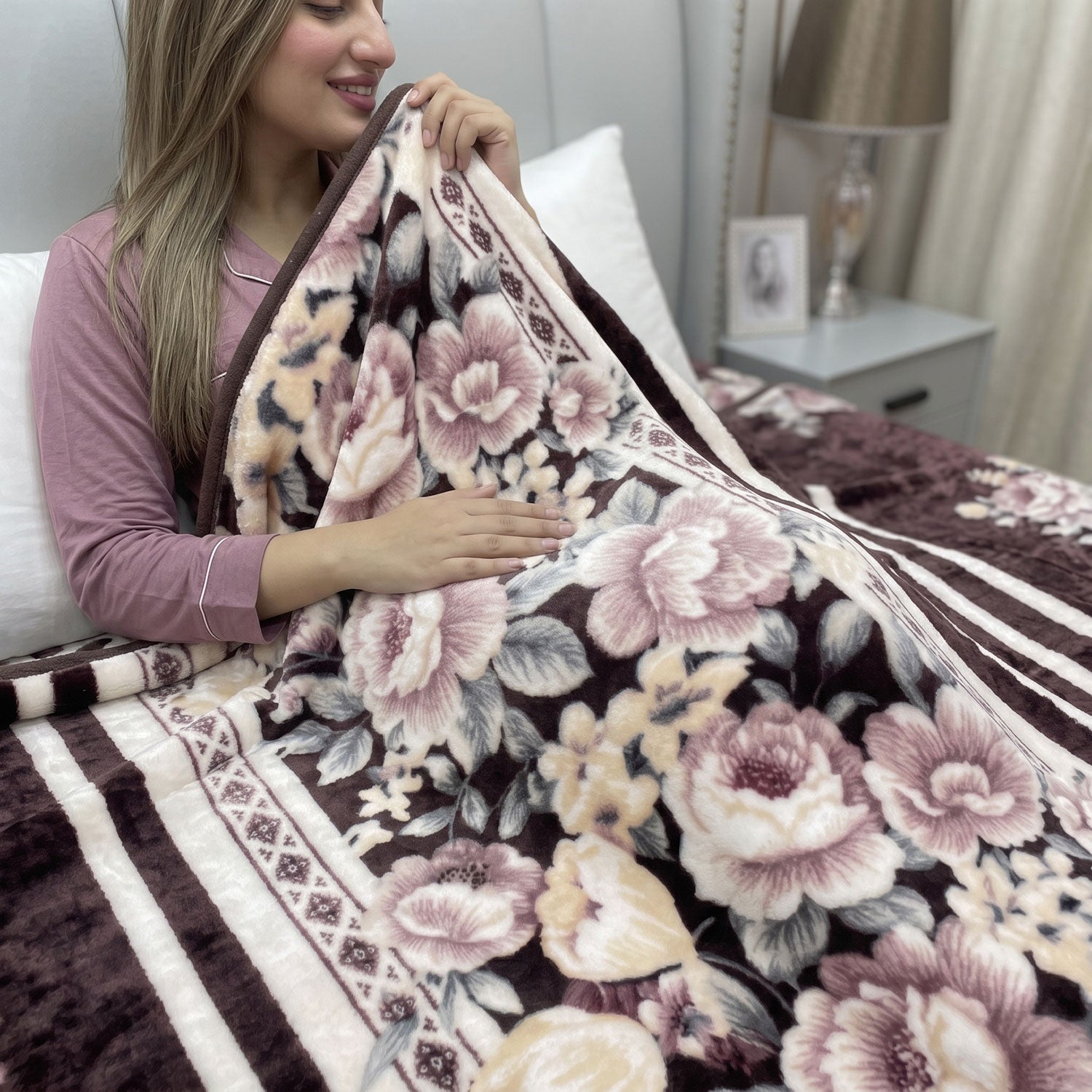 Mocha fleece blanket by Nylsa