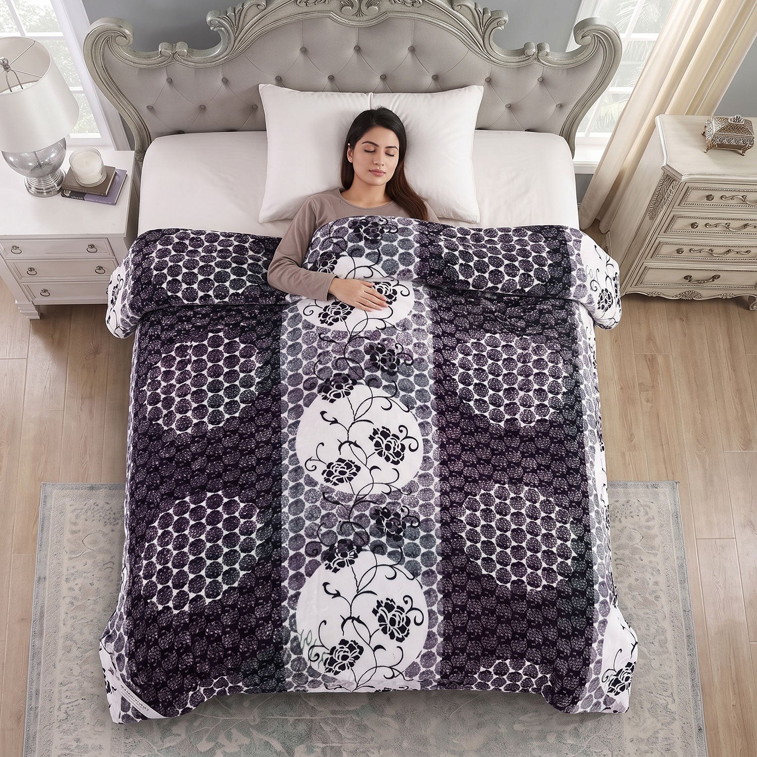 Monochrome fleece blanket by Nylsa