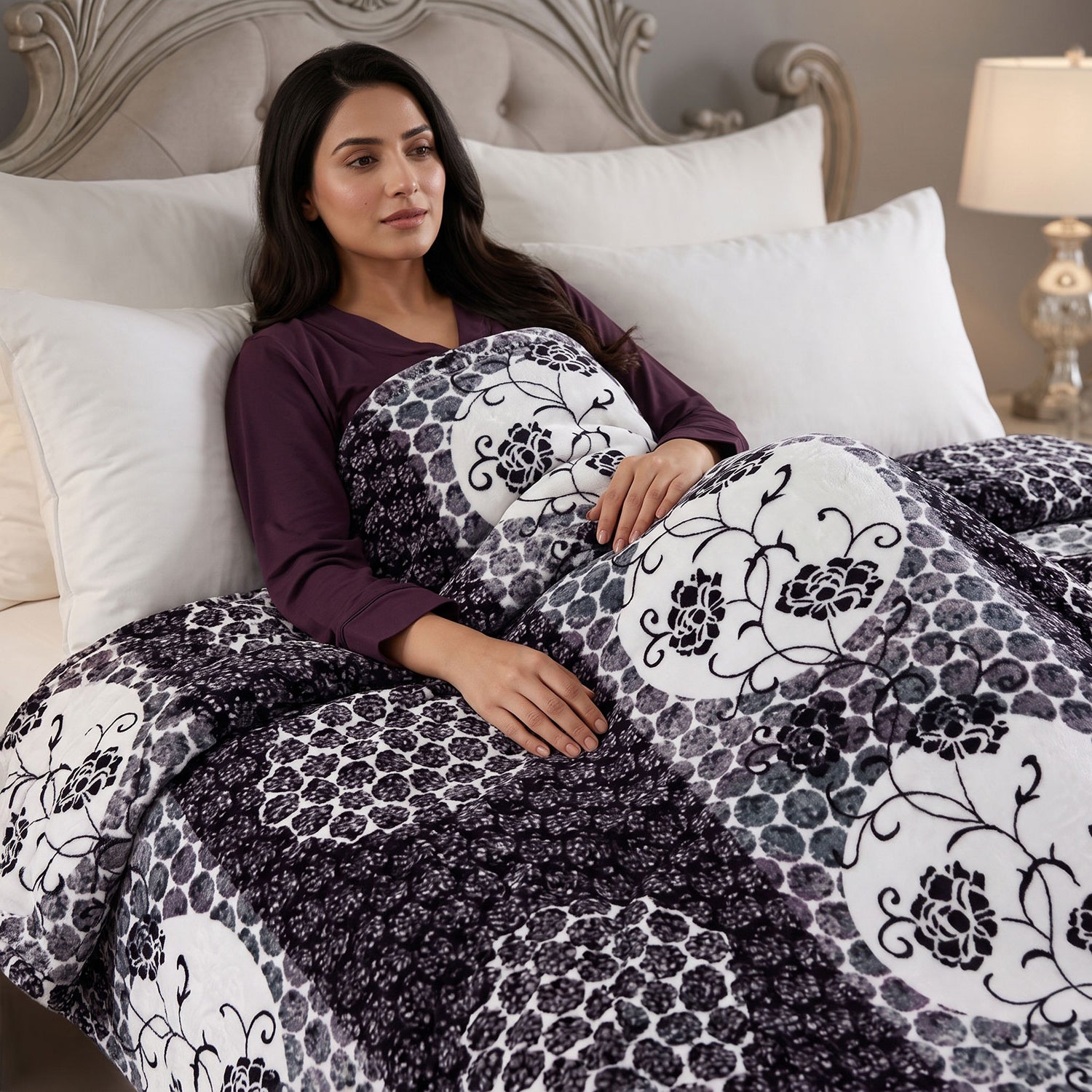 Monochrome fleece blanket by Nylsa